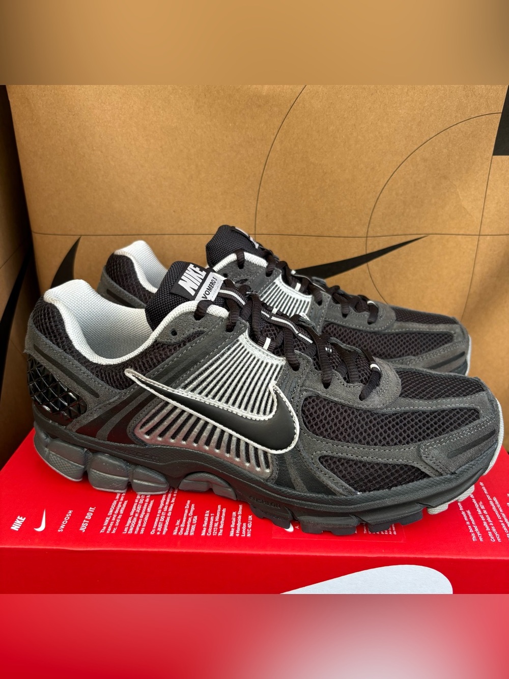 NEW Nike Zoom Vomero 5 Anthracite Black Chrome NBY HF1553 006 Men's Sizes